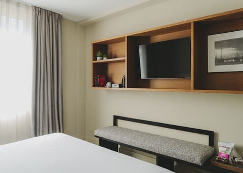 Catalonia Boulevard, Room