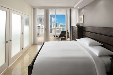 DoubleTree by Hilton Grand Hotel Biscayne Bay