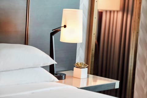 Renaissance Los Angeles Airport Hotel