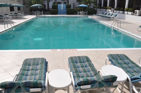 Pearl Continental Lahore, Outdoor pool