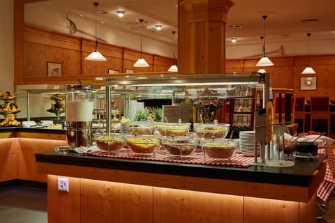 H+ Hotel & SPA Engelberg, Breakfast area