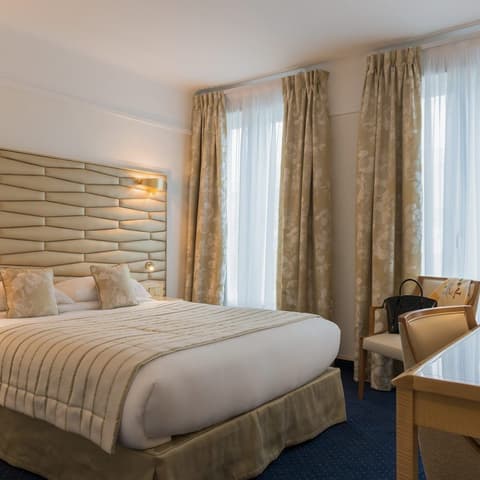 Atlantic Hotel, Room