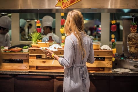 Millennium Plaza Downtown Hotel, Buffet