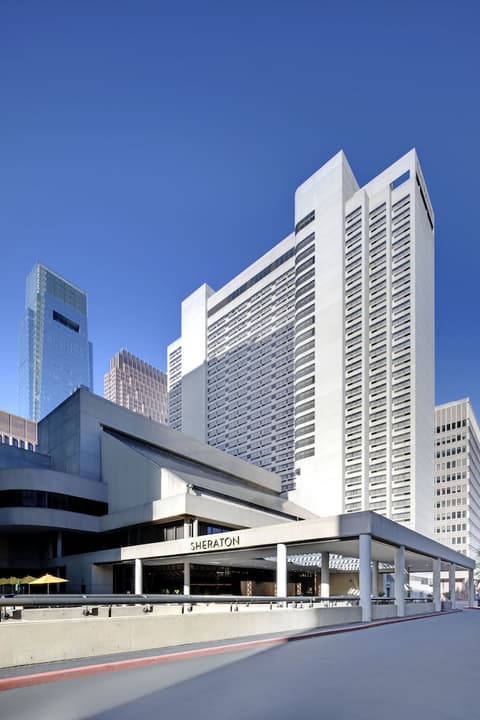 Sheraton Philadelphia Downtown, Exterior