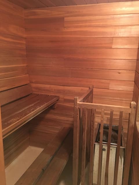 Days Inn & Suites by Wyndham Sault Ste. Marie ON, Sauna