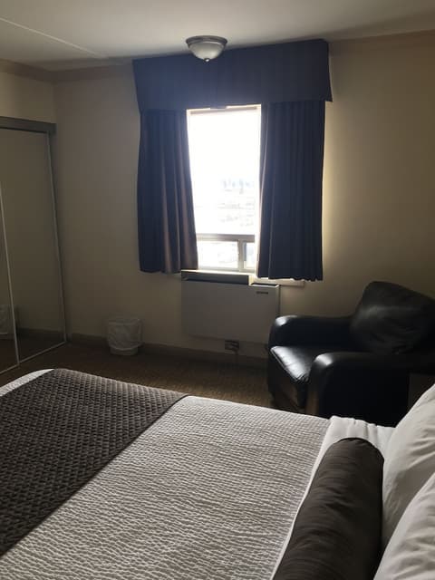 Days Inn & Suites by Wyndham Sault Ste. Marie ON, Room