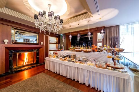 Hotel Century, Breakfast area