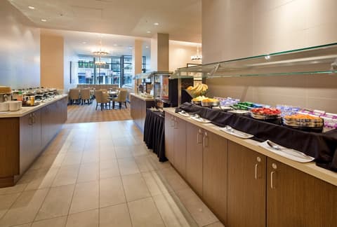 Holiday Inn Vancouver Centre by IHG, Restaurant