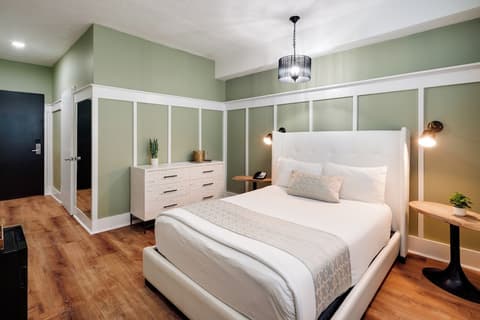 Catalina Hotel & Beach Club