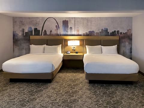 DoubleTree by Hilton St. Louis Airport