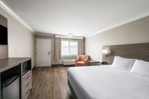 Solara Inn and Suites