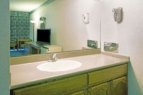 Travelodge by Wyndham Ocean Front, Room