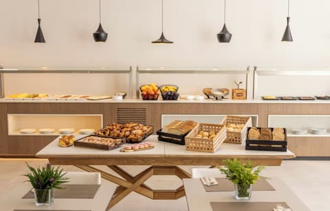 Hotel ILUNION Valencia 3