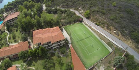 Poseidon Resort Hotel, Tennis court