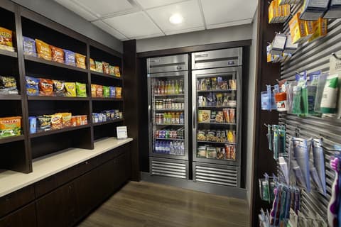 La Quinta Inn & Suites by Wyndham Miami Airport West