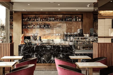 Diplomat Hotel, Lounge