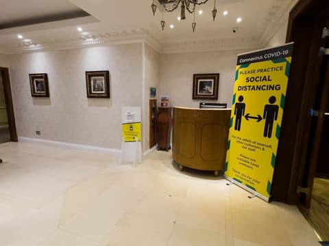 Ashburn Hotel, Interior entrance