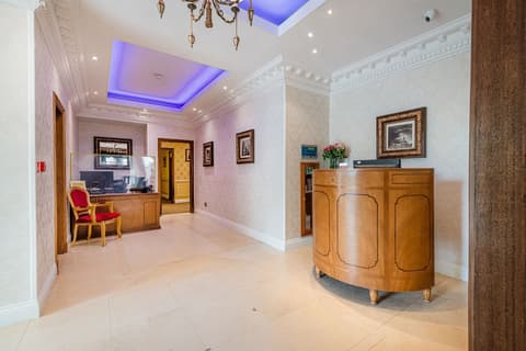 Ashburn Hotel, Lobby