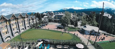 Aava Whistler Hotel, Golf