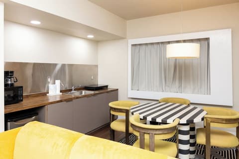 Crest Hotel Suites, Room