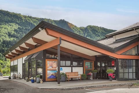 Nordfjord Hotell, Property entrance