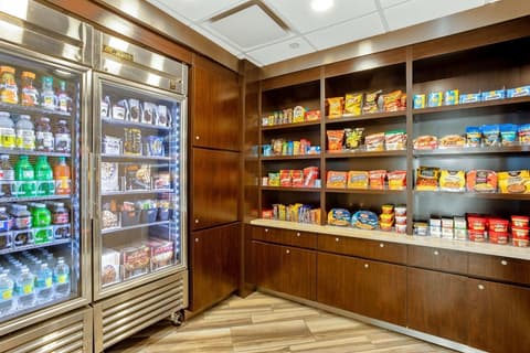 La Quinta Inn & Suites by Wyndham Orlando Airport, Room