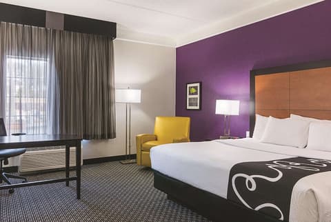 La Quinta Inn & Suites by Wyndham Orlando Airport, Room