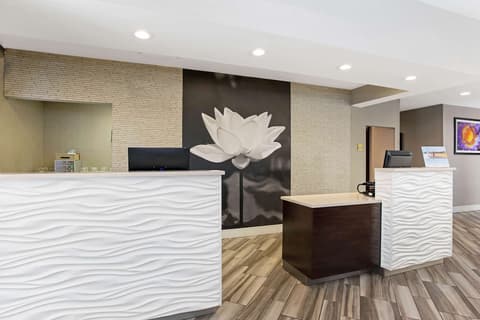 La Quinta Inn & Suites by Wyndham Orlando Airport