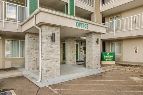 HomeTowne Studios By Red Roof Denver - Airport/ Aurora