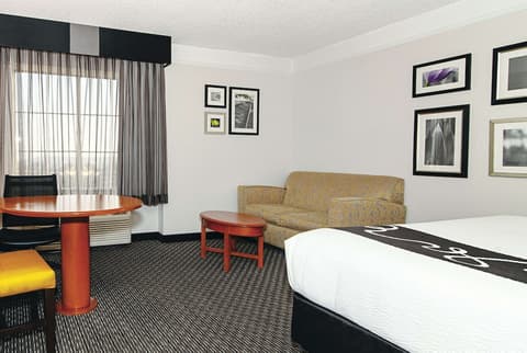 La Quinta Inn & Suites by Wyndham Ontario Airport