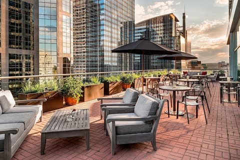 Sheraton Suites Calgary Eau Claire, Garden