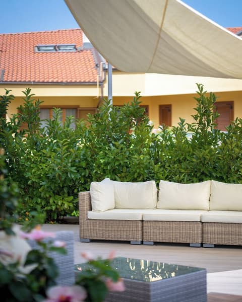 Hotel Carlo Felice, Exterior