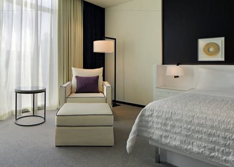 Le Meridien Dubai Hotel & Conference Centre