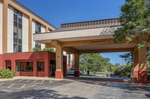 SureStay Plus Hotel by Best Western Chicago Lombard, Exterior