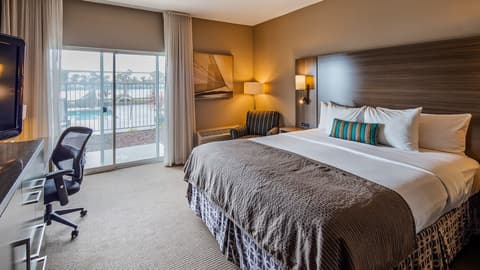Executive Inn & Suites Embarcadero Cove, Room