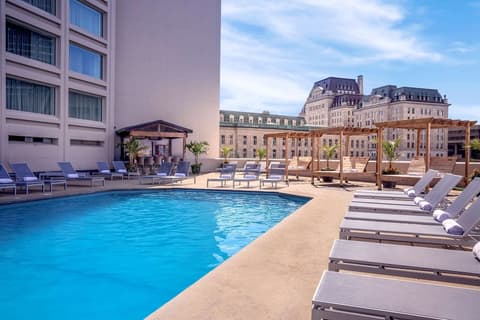 Hilton Quebec, Pool