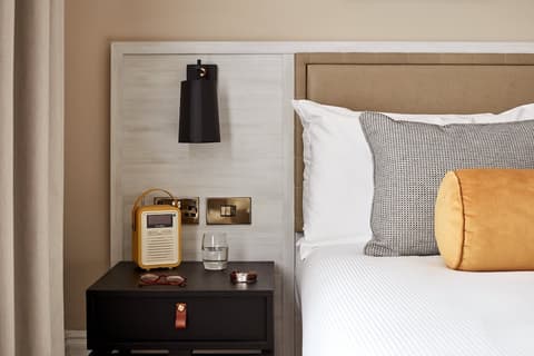 The Clermont London, Victoria, Room