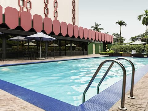 ibis Douala, Exterior