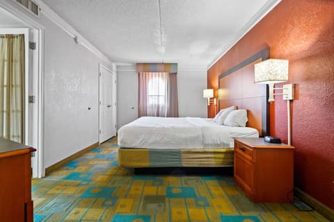 La Quinta Inn by Wyndham Costa Mesa / Newport Beach