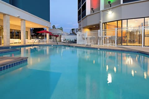Holiday Inn Long Beach Airport Hotel and Conference Center by IHG, Pool