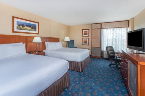 Crowne Plaza Dulles Airport by IHG