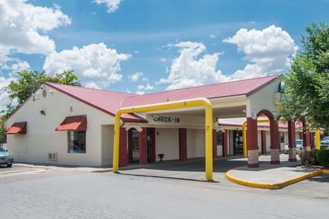 Days Inn by Wyndham Gallup, Exterior