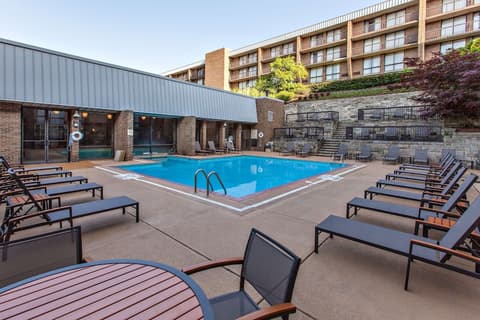 DoubleTree by Hilton Pittsburgh - Green Tree