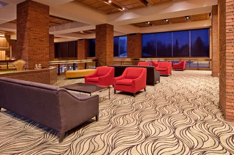 Wyndham Gatineau-Ottawa & Conference Centre, Lobby sitting area