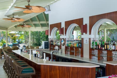 Mango Bay All Inclusive, Bar (on property)