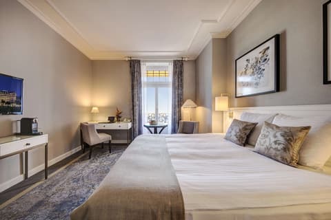 Fairmont Le Montreux Palace, Room