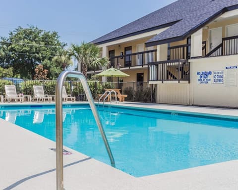 Quality Inn Mt. Pleasant - Charleston, Pool