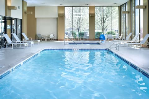 DoubleTree by Hilton Detroit - Dearborn, Pool