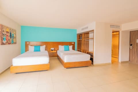 Amares Acapulco, Room