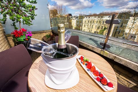 DoubleTree by Hilton London Kensington, Terrace/patio